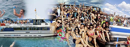 Boat party en Salou con grupo de amigos navegando
